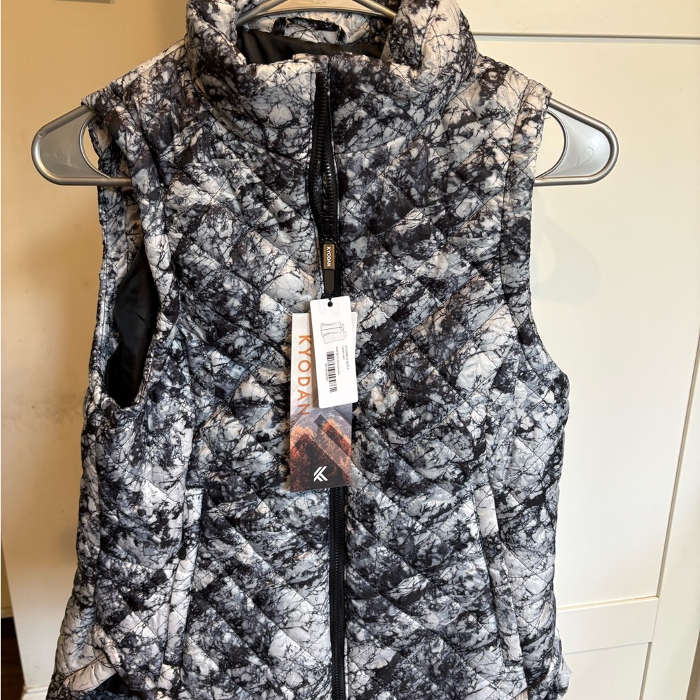 Kyodan Black and White Patterned Vest